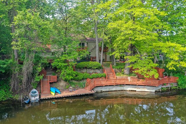 2475 S Ortonville Road, Ortonville, MI 48462