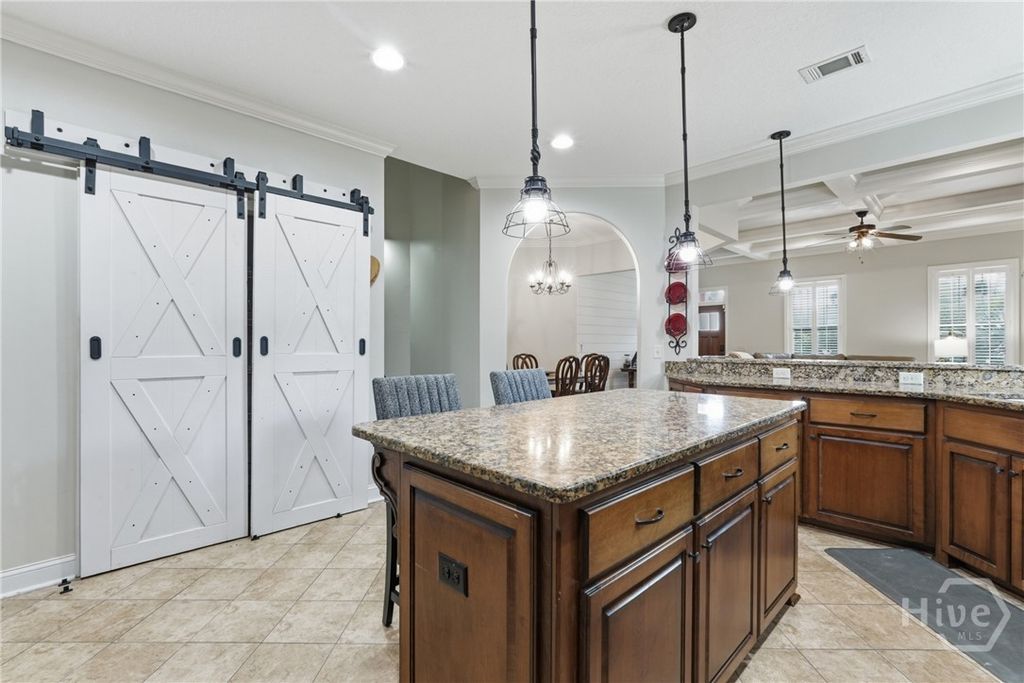 Image 14 of property listing at 6 Osgood Lane, Richmond Hill, GA 31324