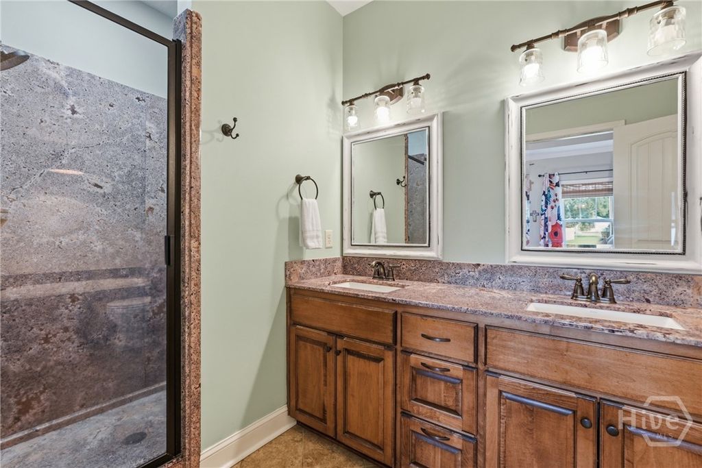 Image 19 of property listing at 6 Osgood Lane, Richmond Hill, GA 31324