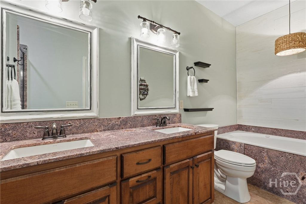 Image 20 of property listing at 6 Osgood Lane, Richmond Hill, GA 31324
