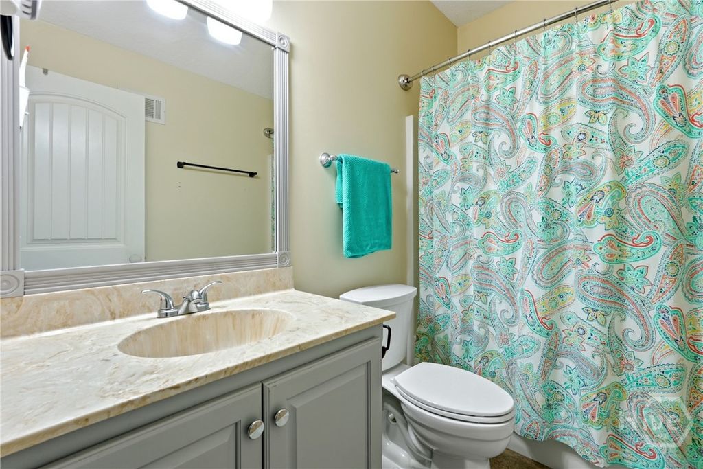 Image 26 of property listing at 6 Osgood Lane, Richmond Hill, GA 31324