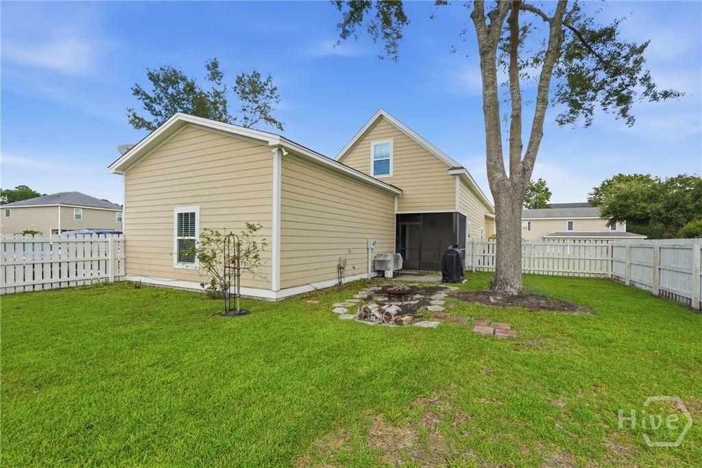 Image 32 of property listing at 6 Osgood Lane, Richmond Hill, GA 31324