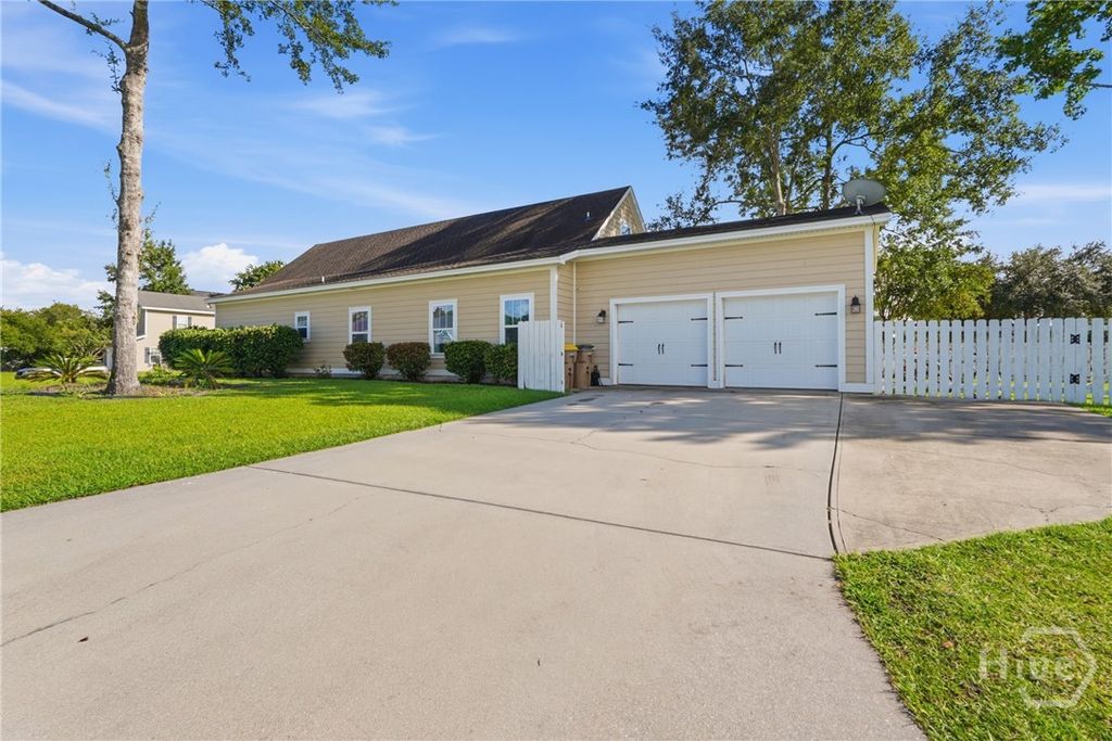 Image 33 of property listing at 6 Osgood Lane, Richmond Hill, GA 31324