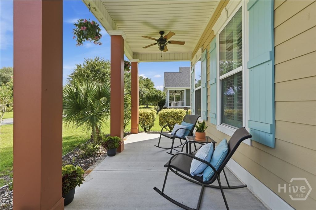 Image 4 of property listing at 6 Osgood Lane, Richmond Hill, GA 31324