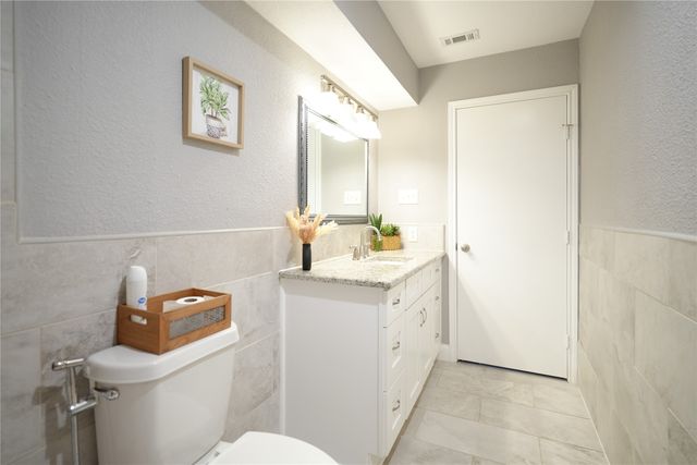 1610 Saint James Drive, Carrollton, TX 75007