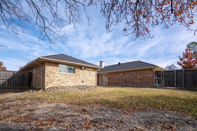 1610 Saint James Drive, Carrollton, TX 75007