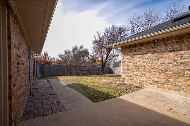 1610 Saint James Drive, Carrollton, TX 75007