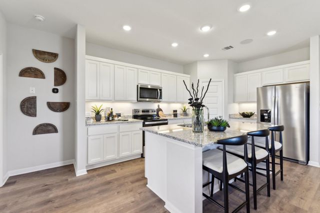 154 Two Bits LN, Elgin, TX 78621