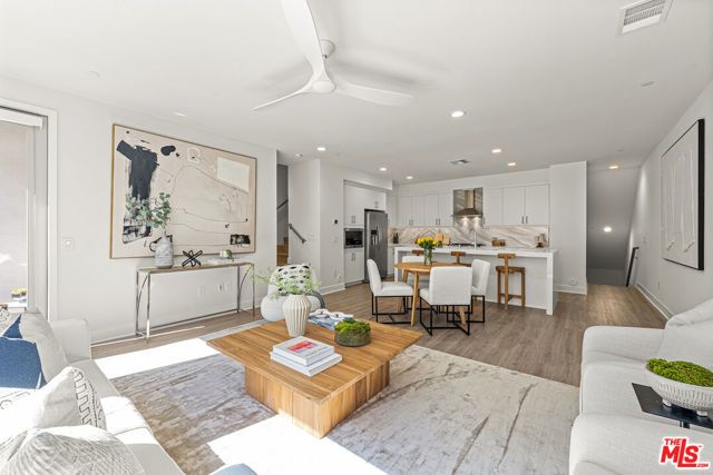 2111 N Cahuenga Boulevard 14, Los Angeles, CA 90068