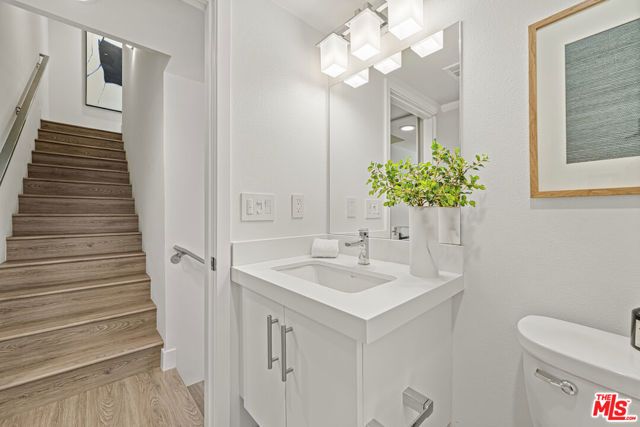 2111 N Cahuenga Boulevard 14, Los Angeles, CA 90068