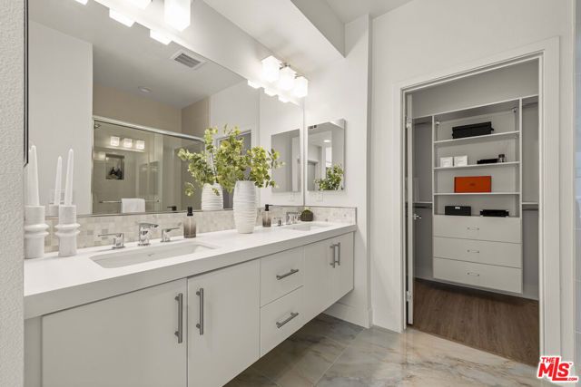 2111 N Cahuenga Boulevard 14, Los Angeles, CA 90068