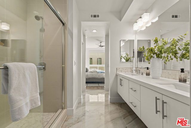 2111 N Cahuenga Boulevard 14, Los Angeles, CA 90068