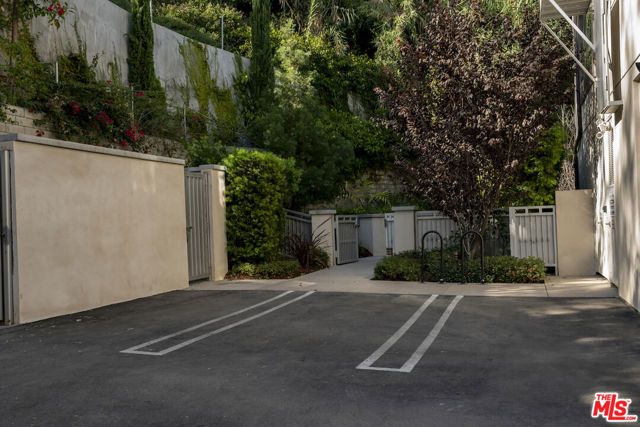 2111 N Cahuenga Boulevard 14, Los Angeles, CA 90068