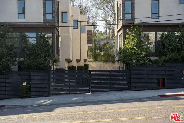 2111 N Cahuenga Boulevard 14, Los Angeles, CA 90068