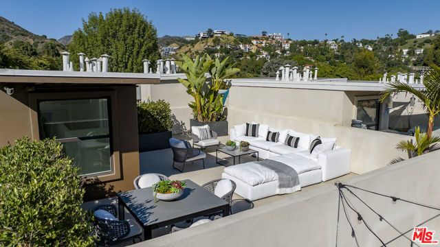 2111 N Cahuenga Boulevard 14, Los Angeles, CA 90068