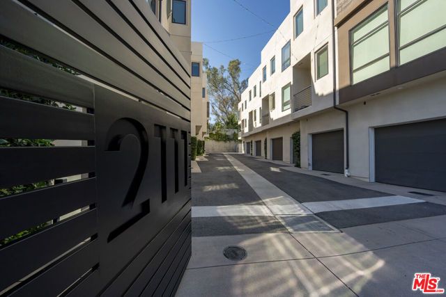 2111 N Cahuenga Boulevard 14, Los Angeles, CA 90068