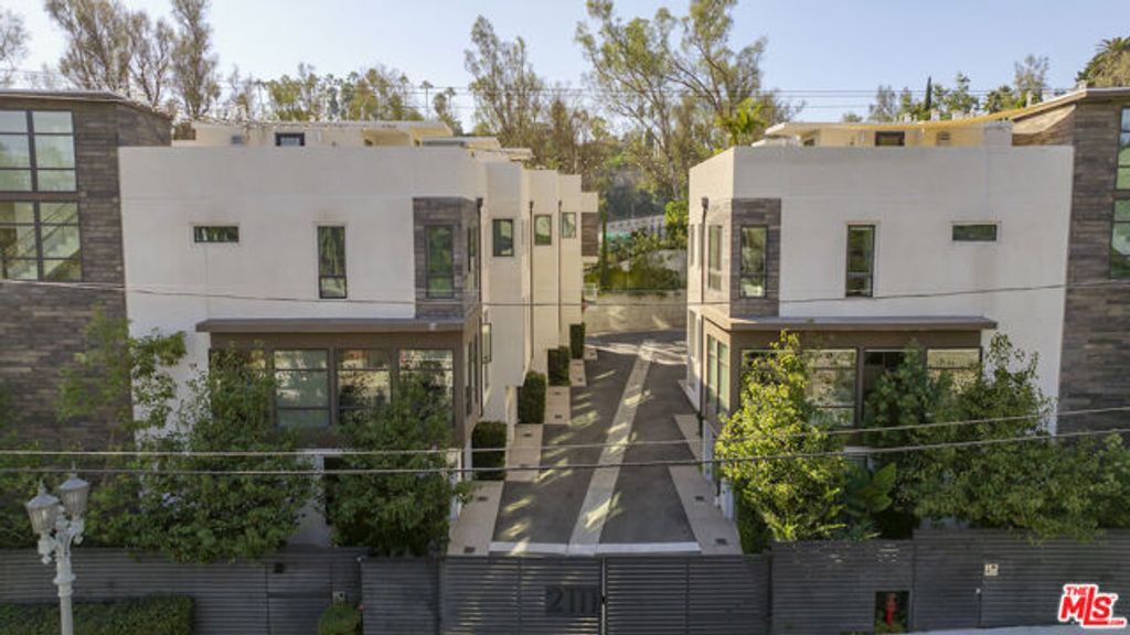 2111 N Cahuenga Boulevard 14, Los Angeles, CA 90068