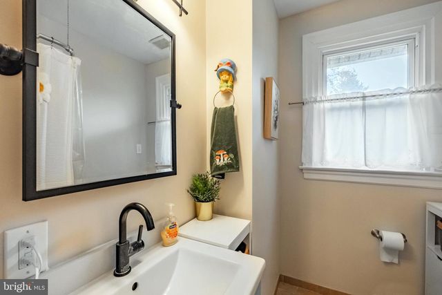 137 STRATHMORE RD, Havertown, PA 19083