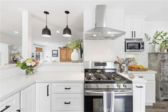13518 Emelita Street, Van Nuys, CA 91401