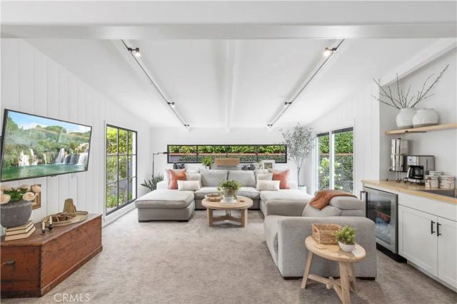 13518 Emelita Street, Van Nuys, CA 91401