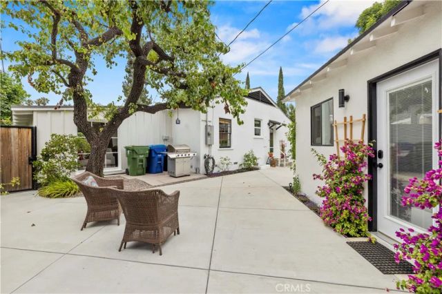 13518 Emelita Street, Van Nuys, CA 91401