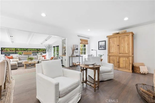 13518 Emelita Street, Van Nuys, CA 91401