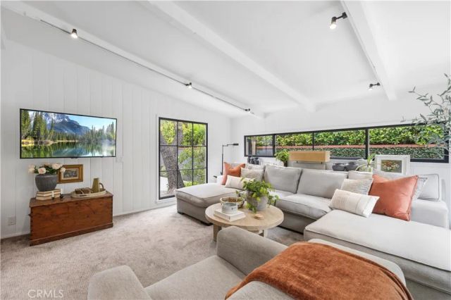 13518 Emelita Street, Van Nuys, CA 91401