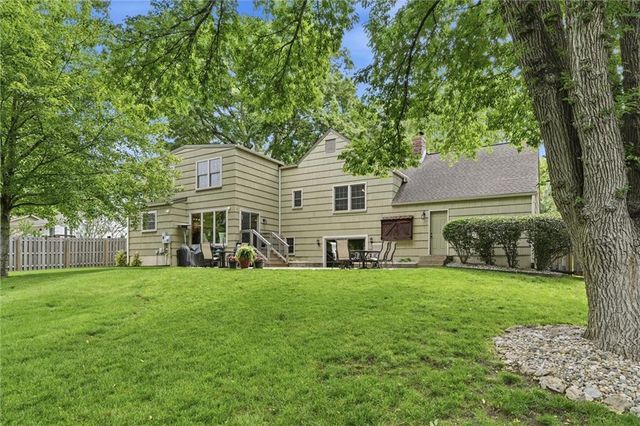 9640 Canterbury Street, Overland Park, KS 66206
