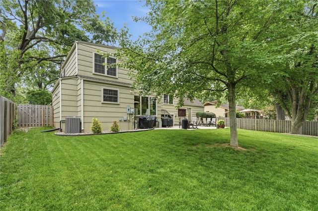 9640 Canterbury Street, Overland Park, KS 66206