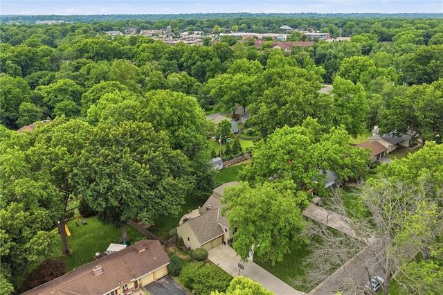9640 Canterbury Street, Overland Park, KS 66206