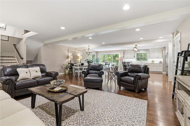 9640 Canterbury Street, Overland Park, KS 66206