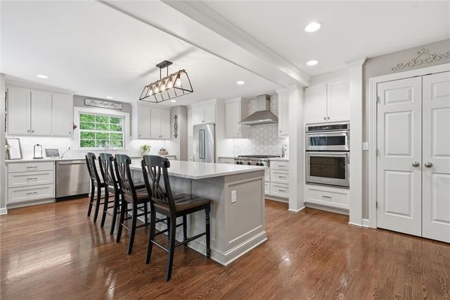 9640 Canterbury Street, Overland Park, KS 66206