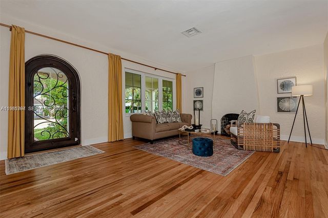 2111 Alhambra Cir, Coral Gables, FL 33134