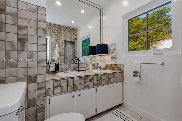 2111 Alhambra Cir, Coral Gables, FL 33134