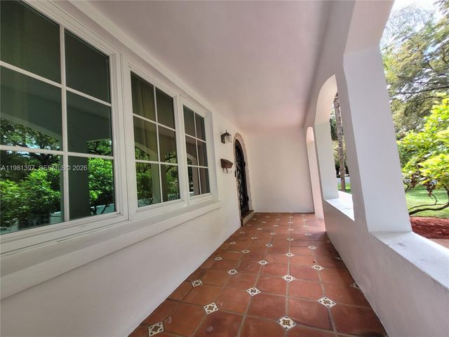 2111 Alhambra Cir, Coral Gables, FL 33134