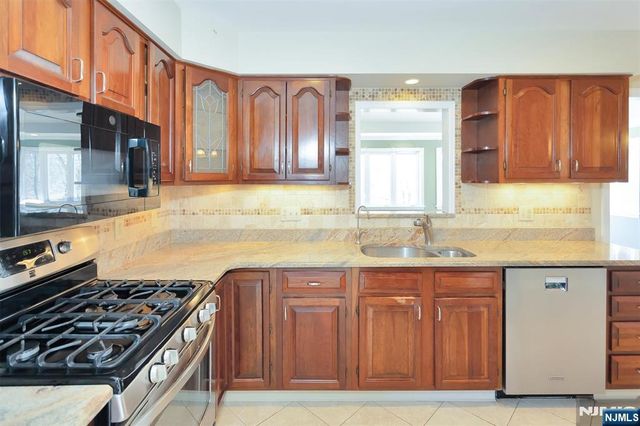 12 Wilson Terrace, Waldwick, NJ 07463