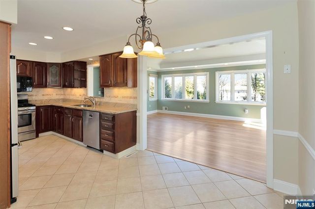 12 Wilson Terrace, Waldwick, NJ 07463