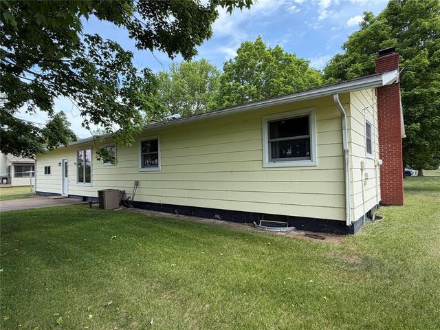 15673 Lakewood Drive, Hayward, WI 54843
