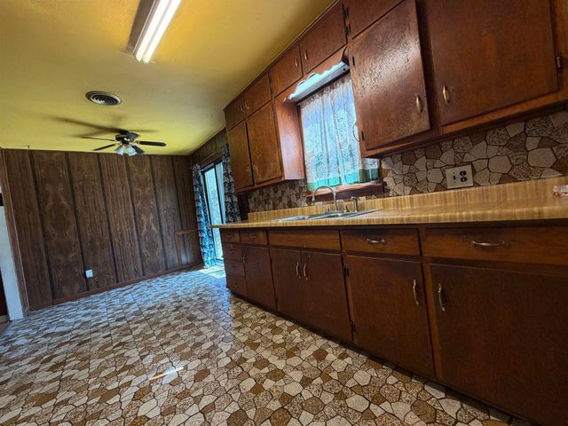 1521 E Alta, Wichita, KS 67216