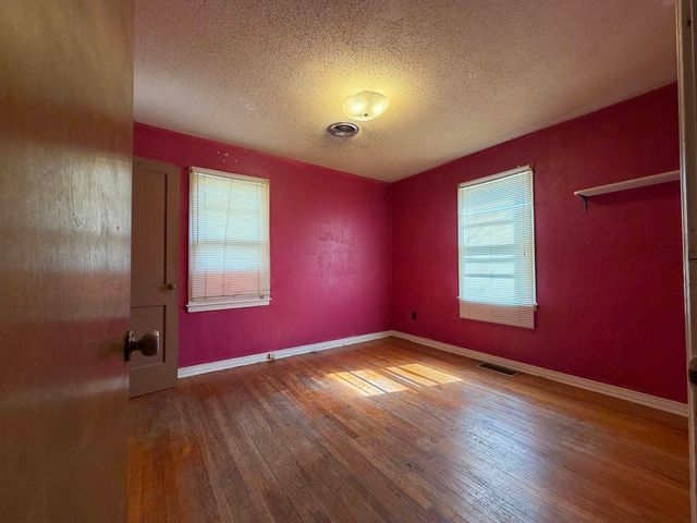 1521 E Alta, Wichita, KS 67216