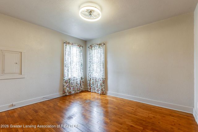 823 Loa Street, Lansing, MI 48910