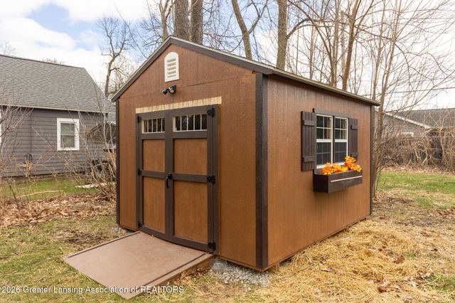 823 Loa Street, Lansing, MI 48910