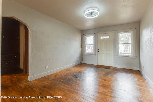 823 Loa Street, Lansing, MI 48910