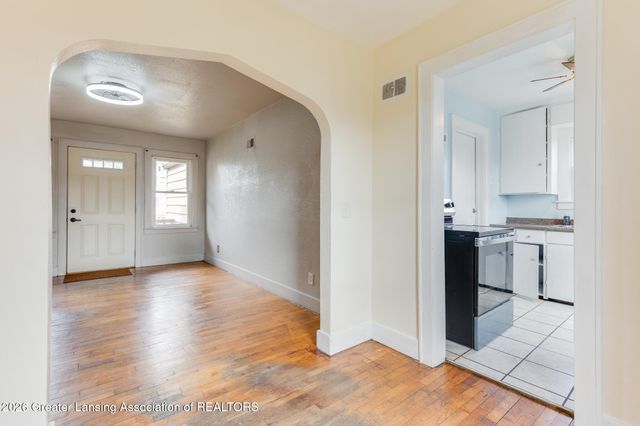 823 Loa Street, Lansing, MI 48910