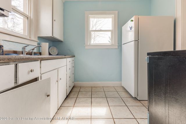 823 Loa Street, Lansing, MI 48910