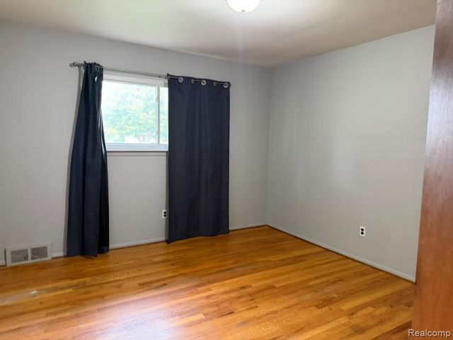 33066 Twickingham Drive, Sterling Heights, MI 48310