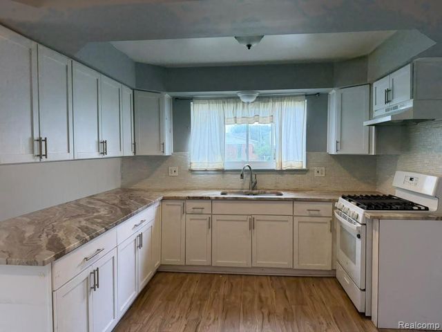 33066 Twickingham Drive, Sterling Heights, MI 48310