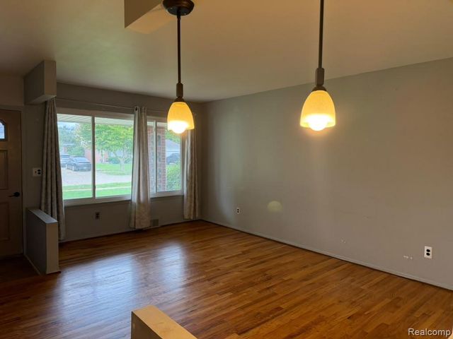 33066 Twickingham Drive, Sterling Heights, MI 48310