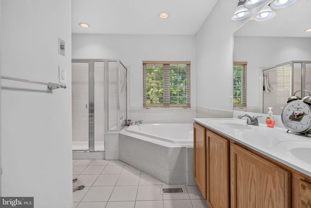 27 HEARTHSTONE BLVD, Pemberton, NJ 08068
