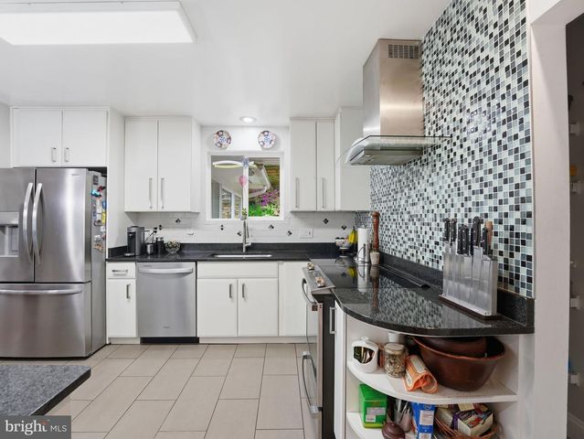 700 26TH PL S, Arlington, VA 22202